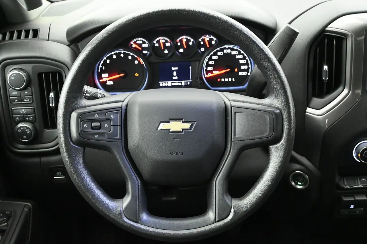 Chevrolet Silverado 1500 - Image 20