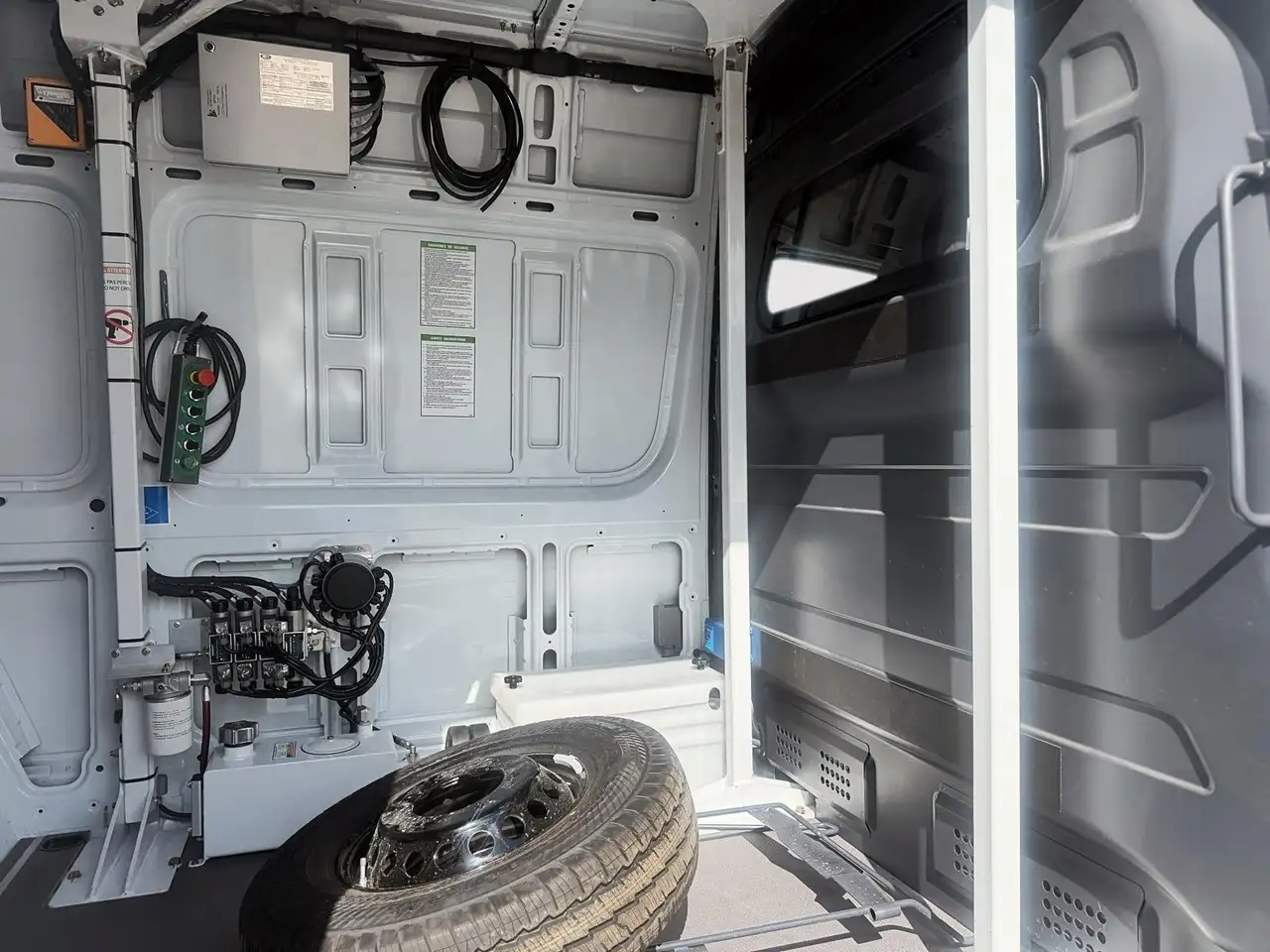 Mercedes-Benz Sprinter - Image 7