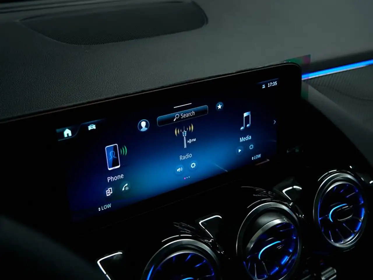 Mercedes-Benz GLA - Image 37