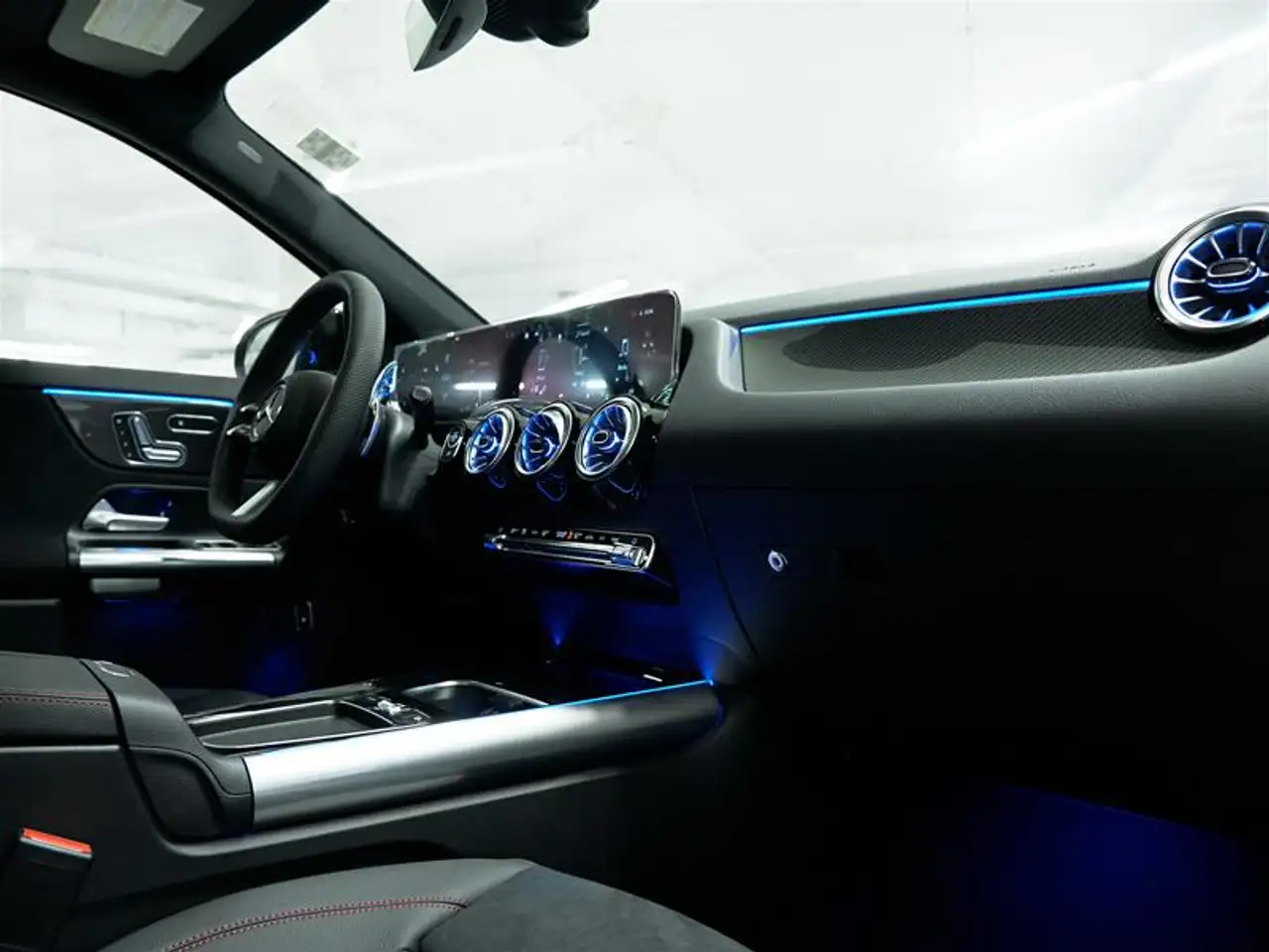 Mercedes-Benz GLA - Image 21