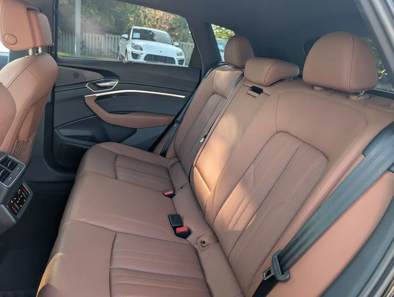 Audi e-tron - Image 10