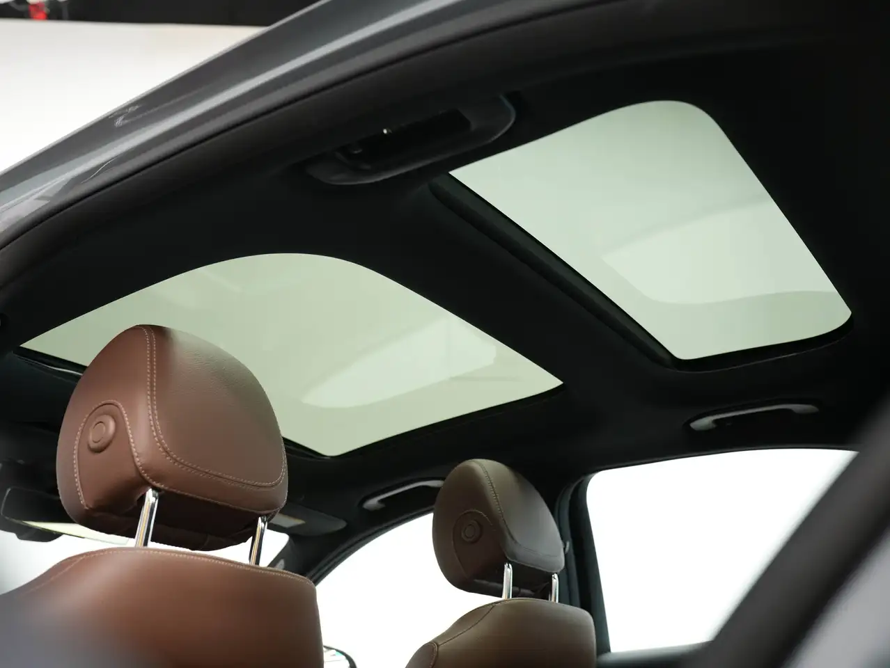 Mercedes-Benz E-Class - Image 22
