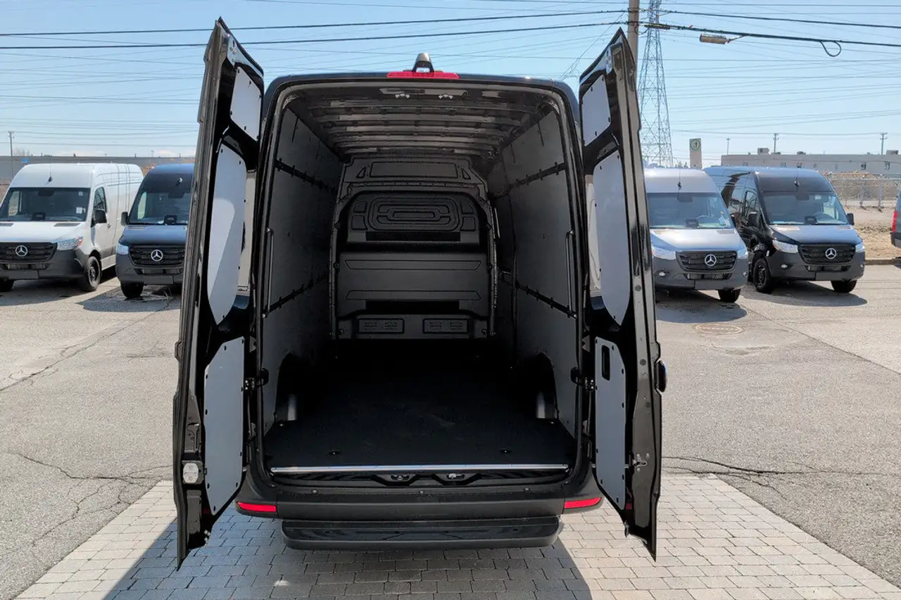 Mercedes-Benz Sprinter 2500 - Image 11
