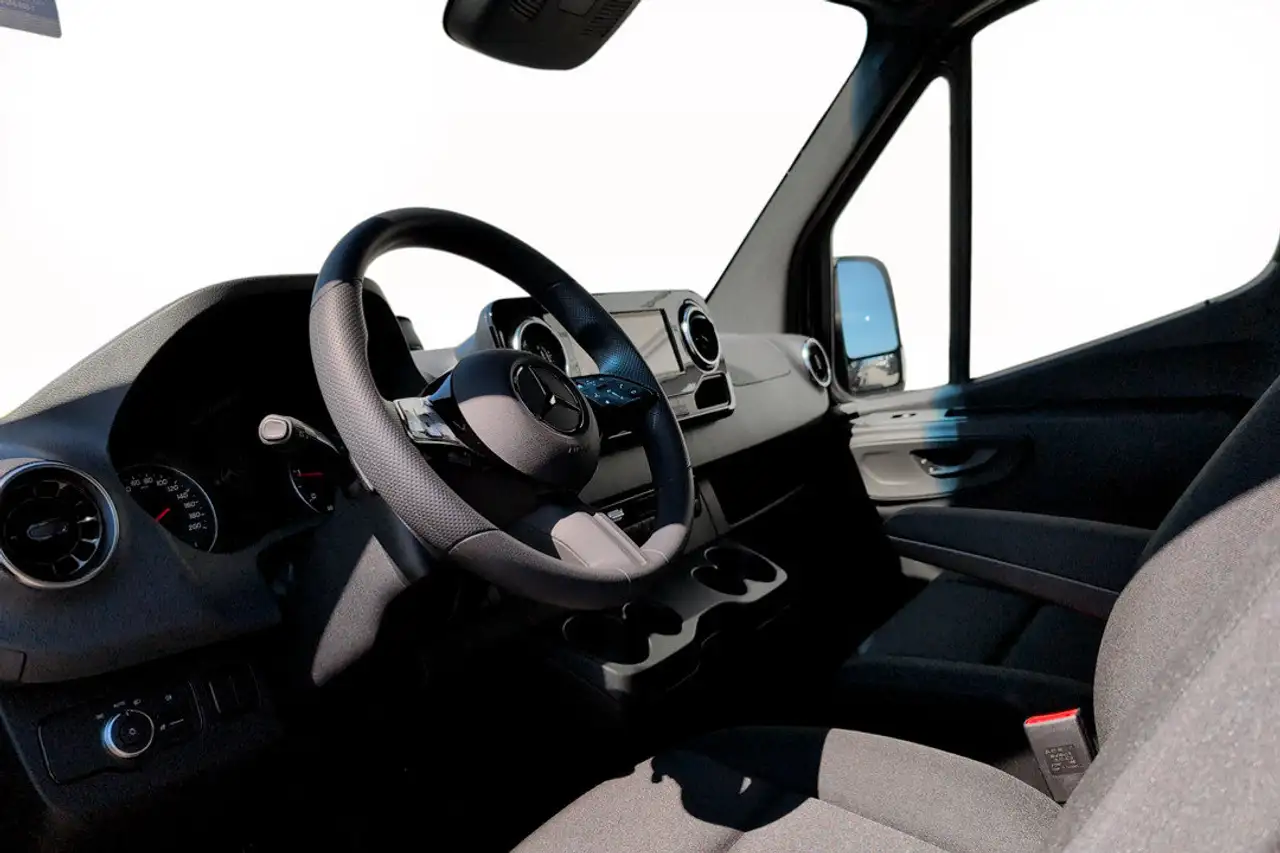 Mercedes-Benz Sprinter 2500 - Image 5