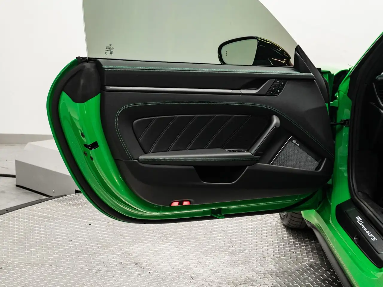 Porsche 911 - Image 26