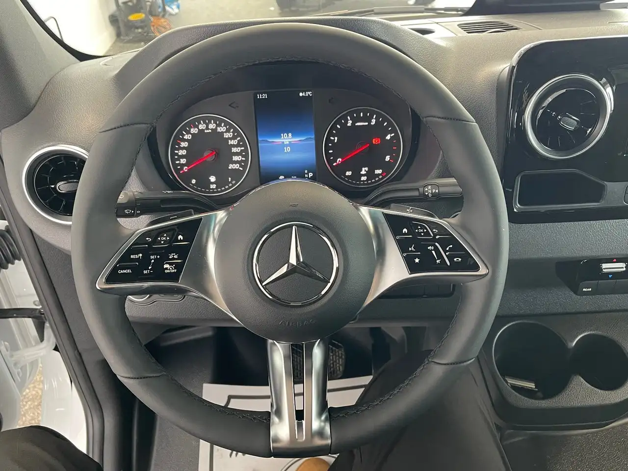 Mercedes-Benz Sprinter - Image 13