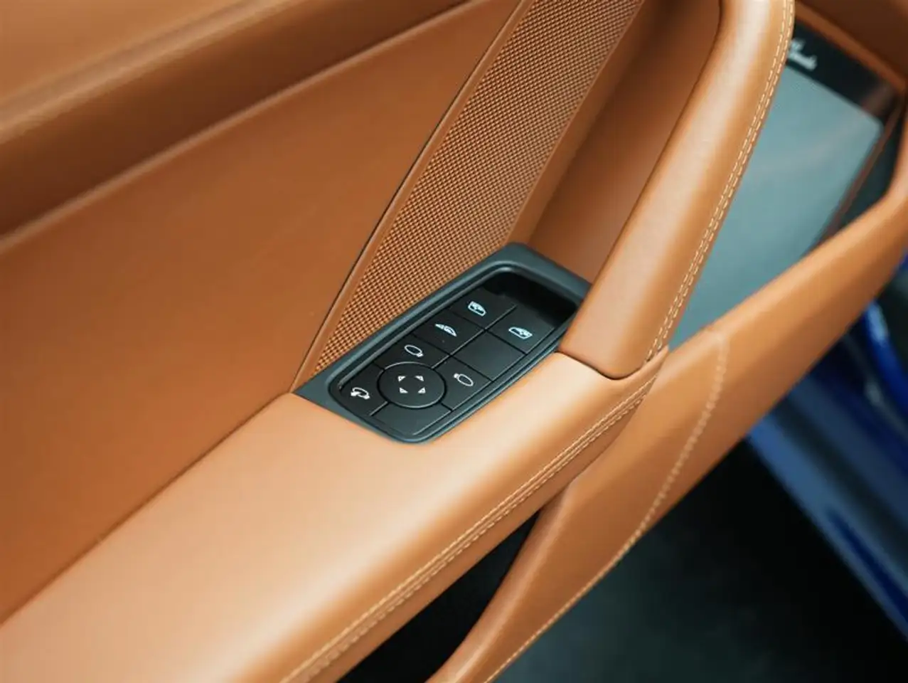 Porsche 911 - Image 14