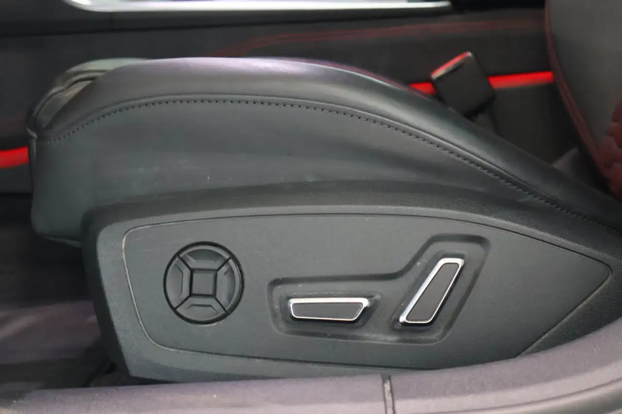 Audi RS6 - Image 13