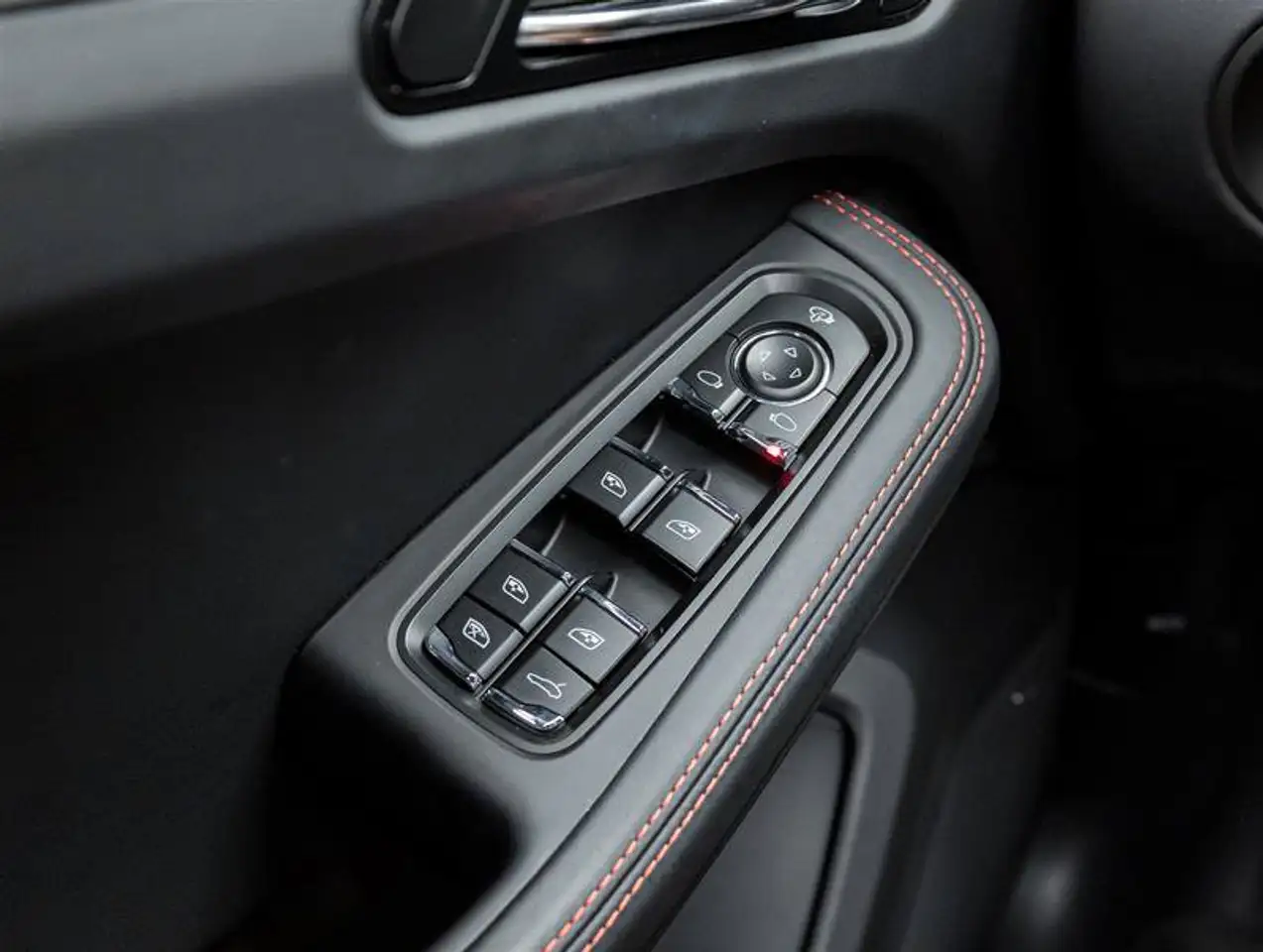 Porsche Macan - Image 28