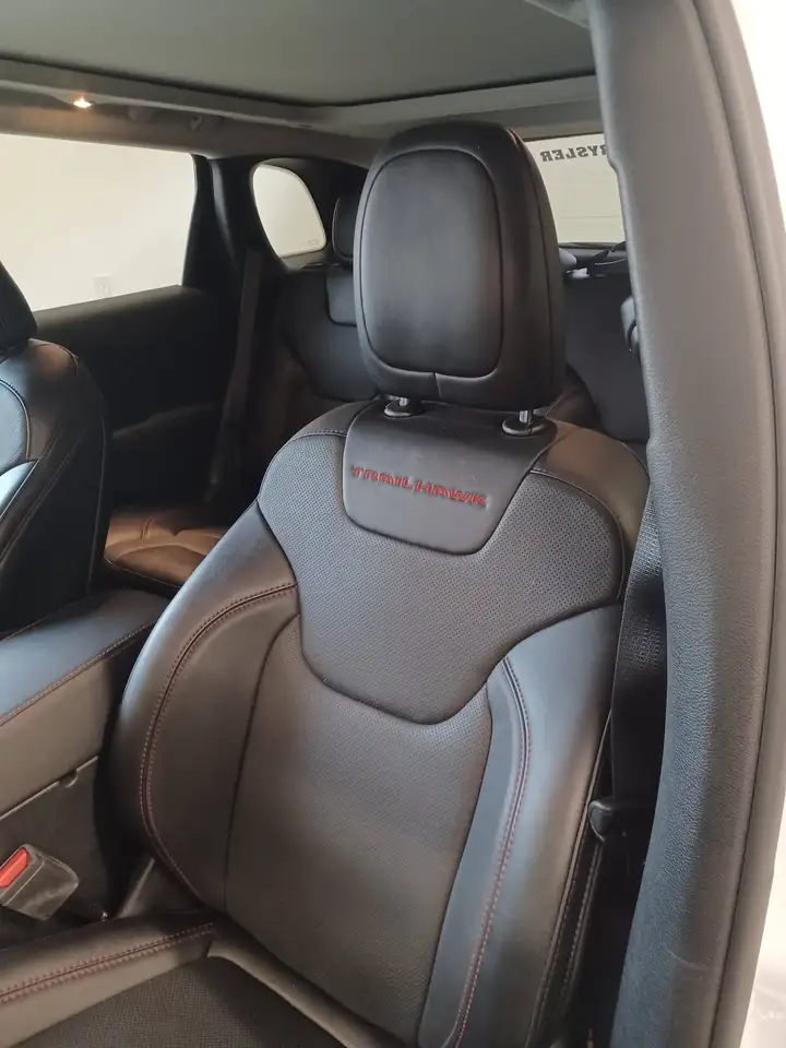 Jeep Cherokee - Image 4