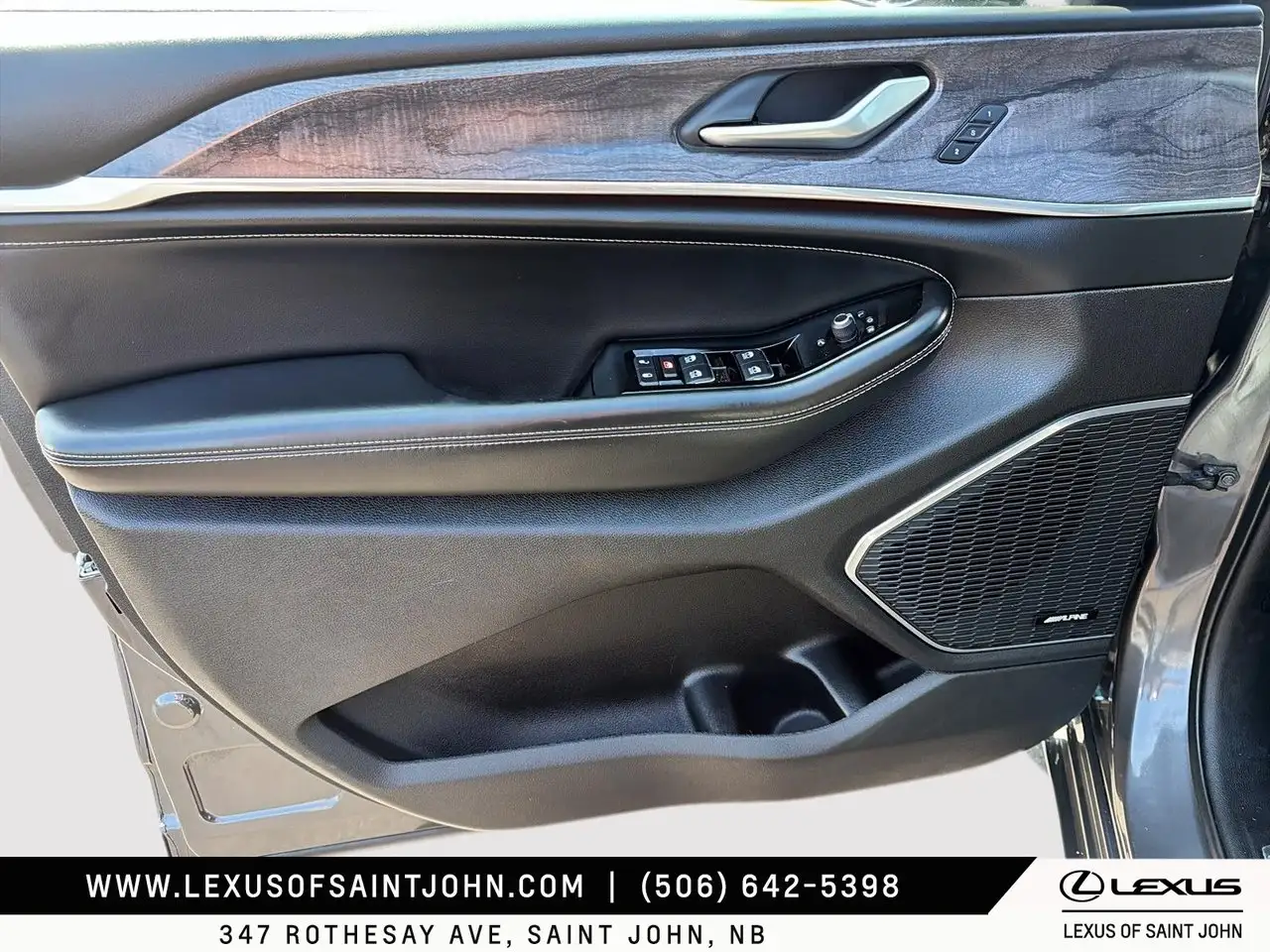 Jeep Grand Cherokee - Image 11