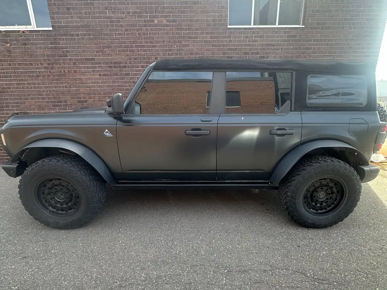 Ford Bronco - Image 4
