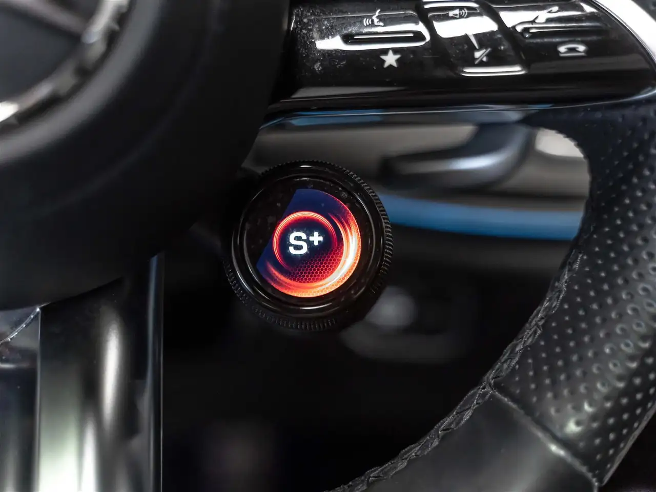 Mercedes-Benz GLE - Image 24