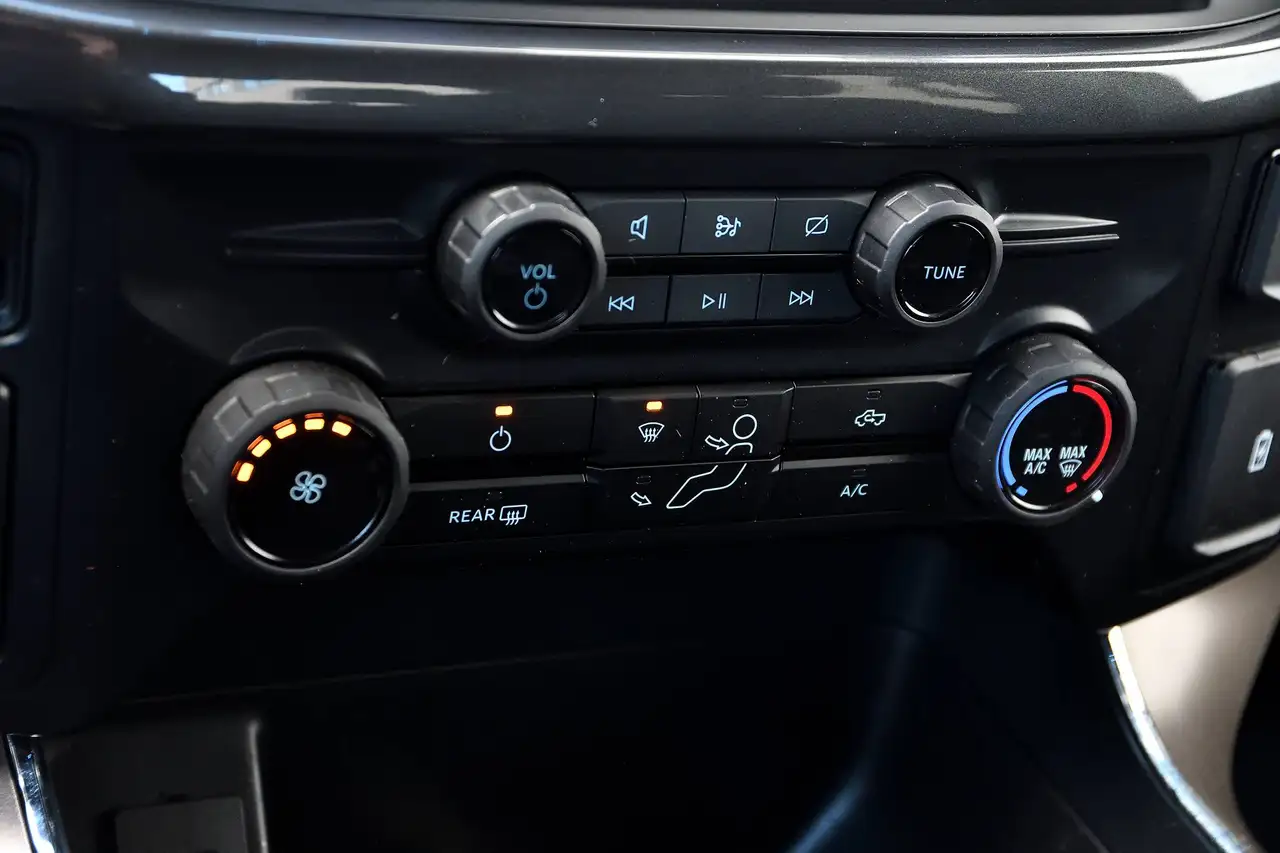 Ford F-150 - Image 18