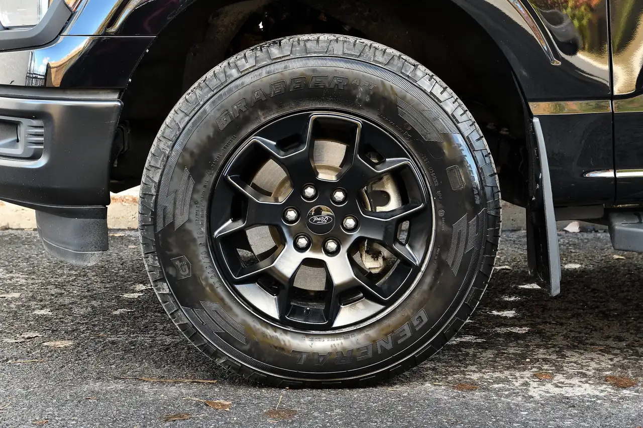 Ford F-150 - Image 8