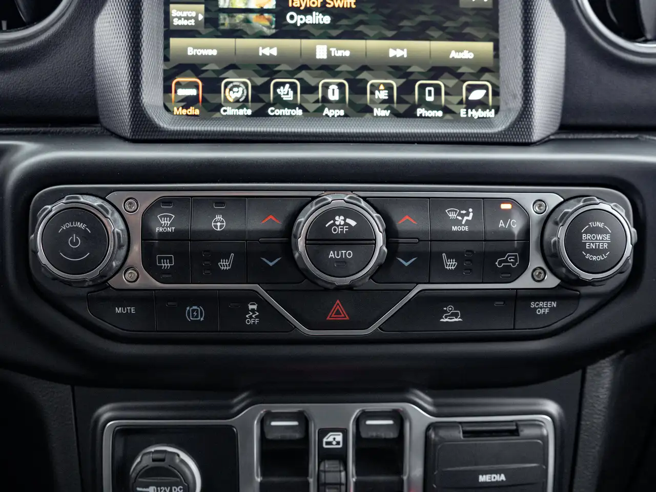 Jeep Wrangler - Image 31