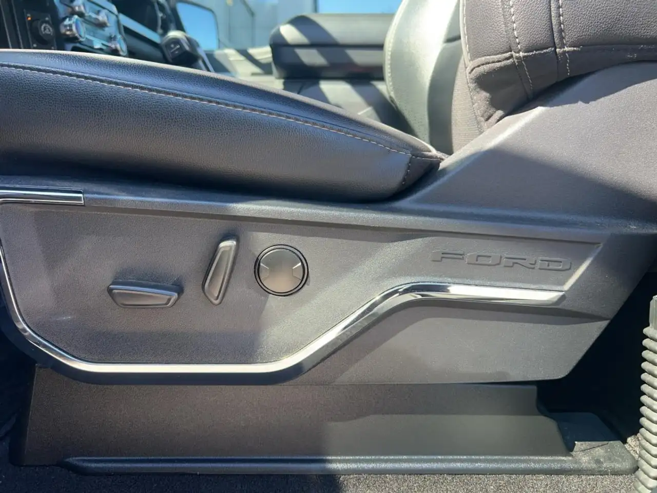 Ford F-150 - Image 28