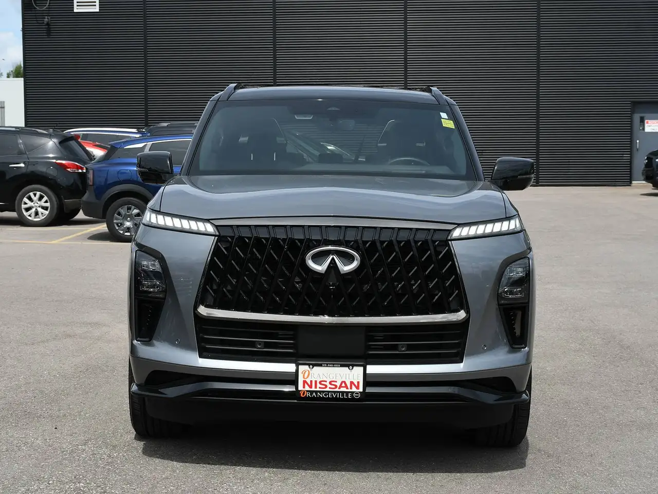 Infiniti QX80 - Image 2