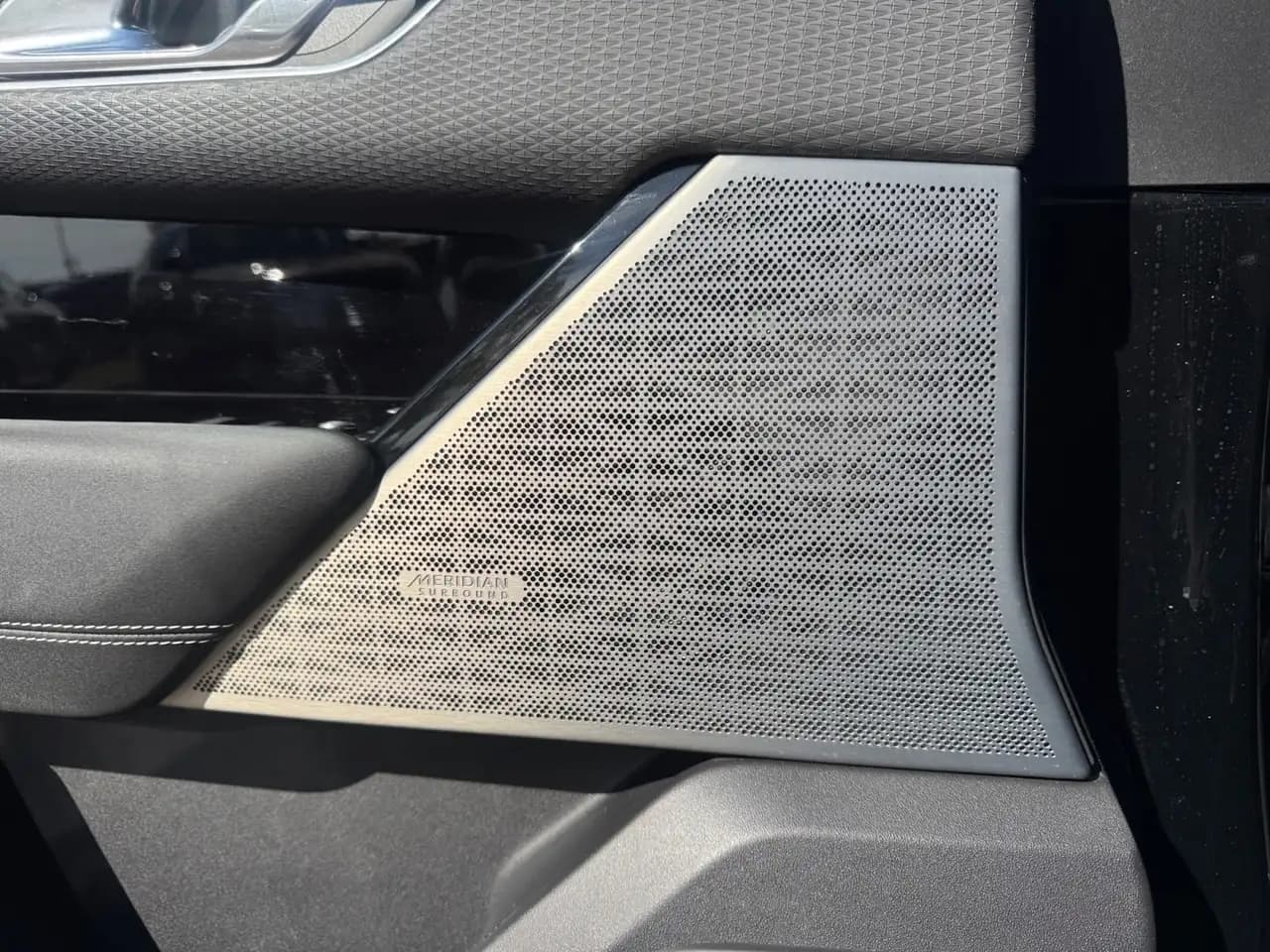 Land Rover Range Rover Velar - Image 26
