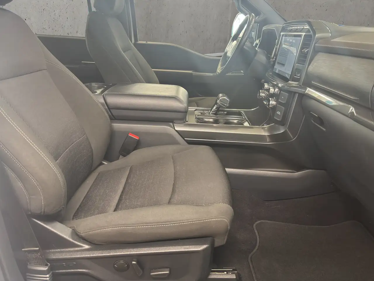 Ford F-150 - Image 17