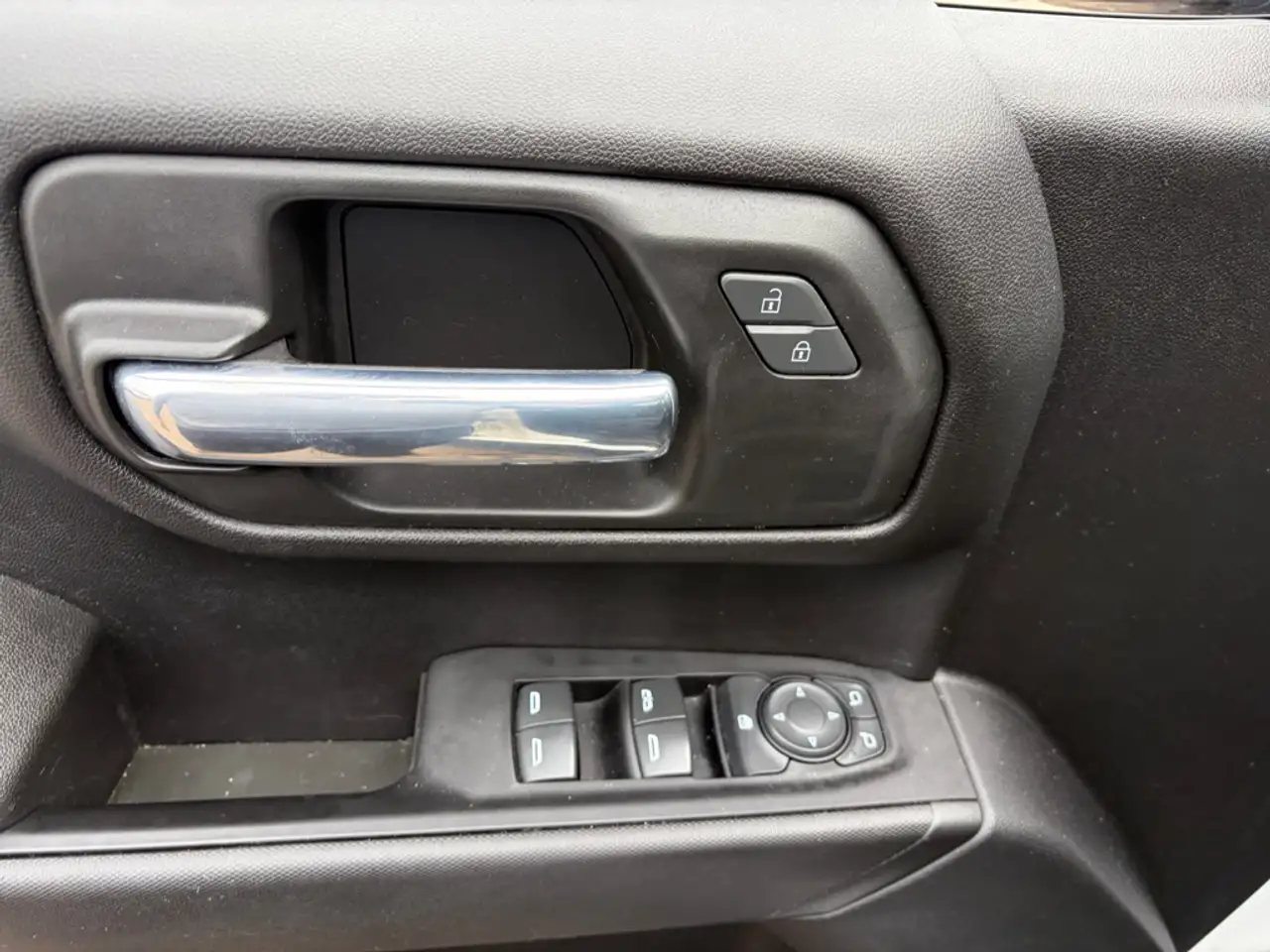 Chevrolet Silverado 1500 - Image 14
