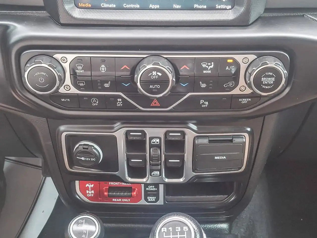 Jeep Wrangler - Image 20