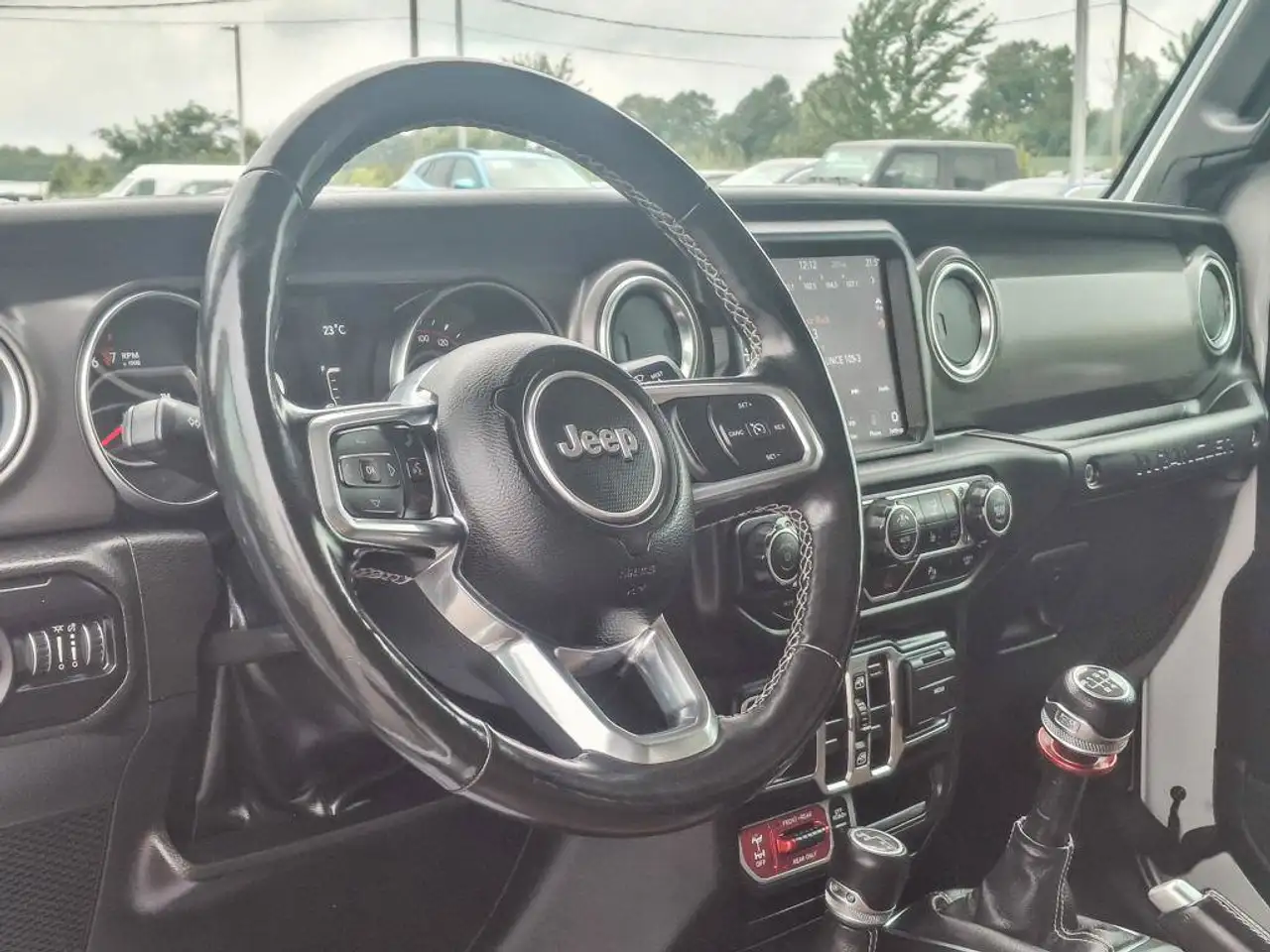 Jeep Wrangler - Image 11
