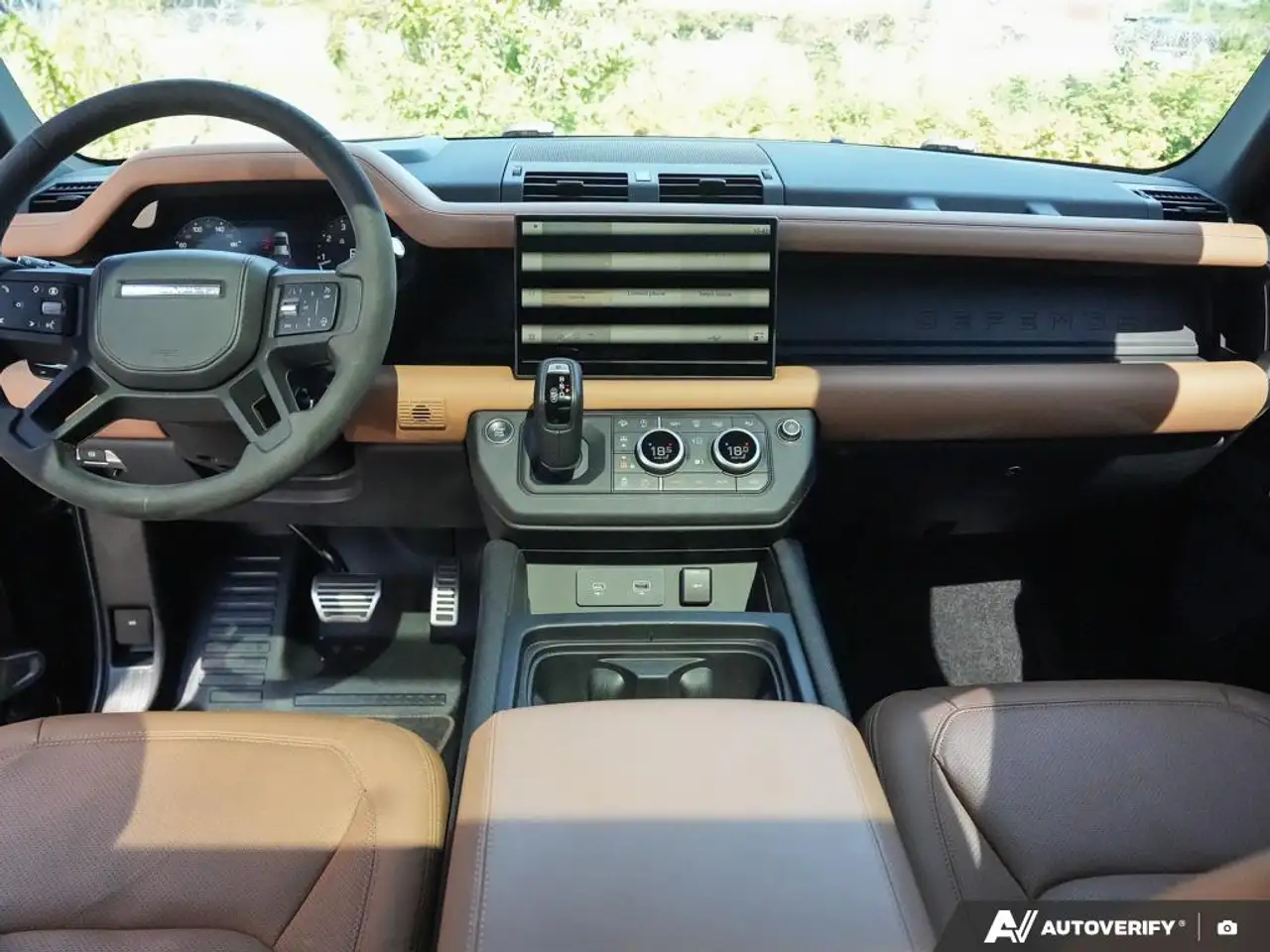 Land Rover Defender - Image 24