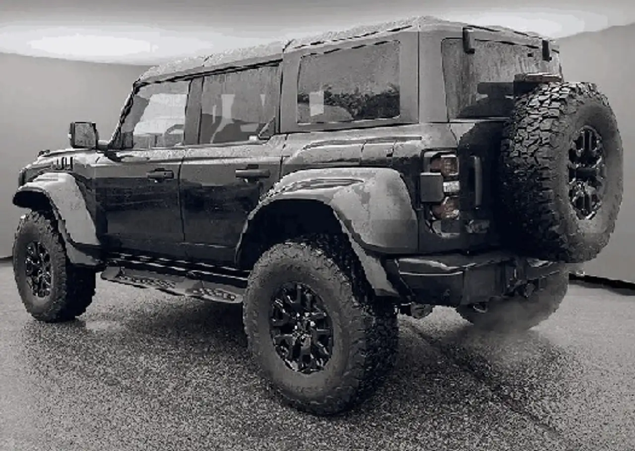 Ford Bronco - Image 3