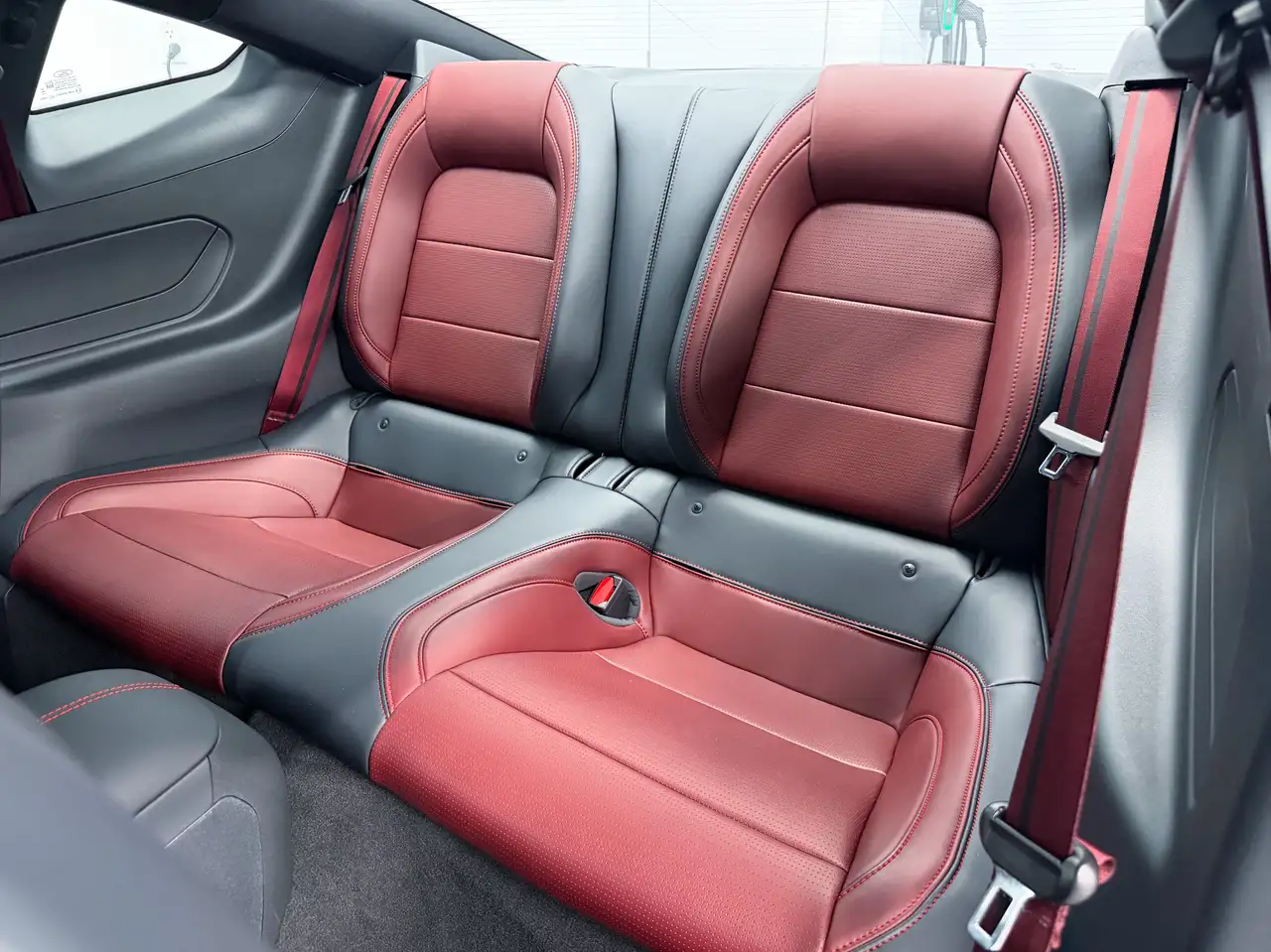 Ford Mustang - Image 21