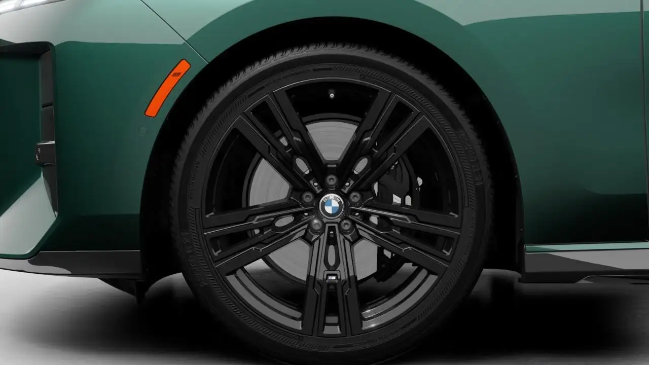 BMW 7 Series - Image 7
