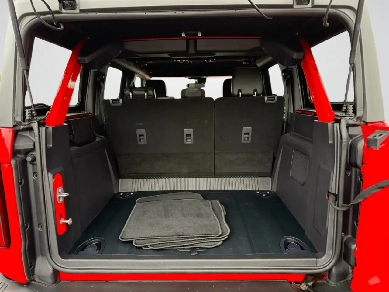 Ford Bronco - Image 9