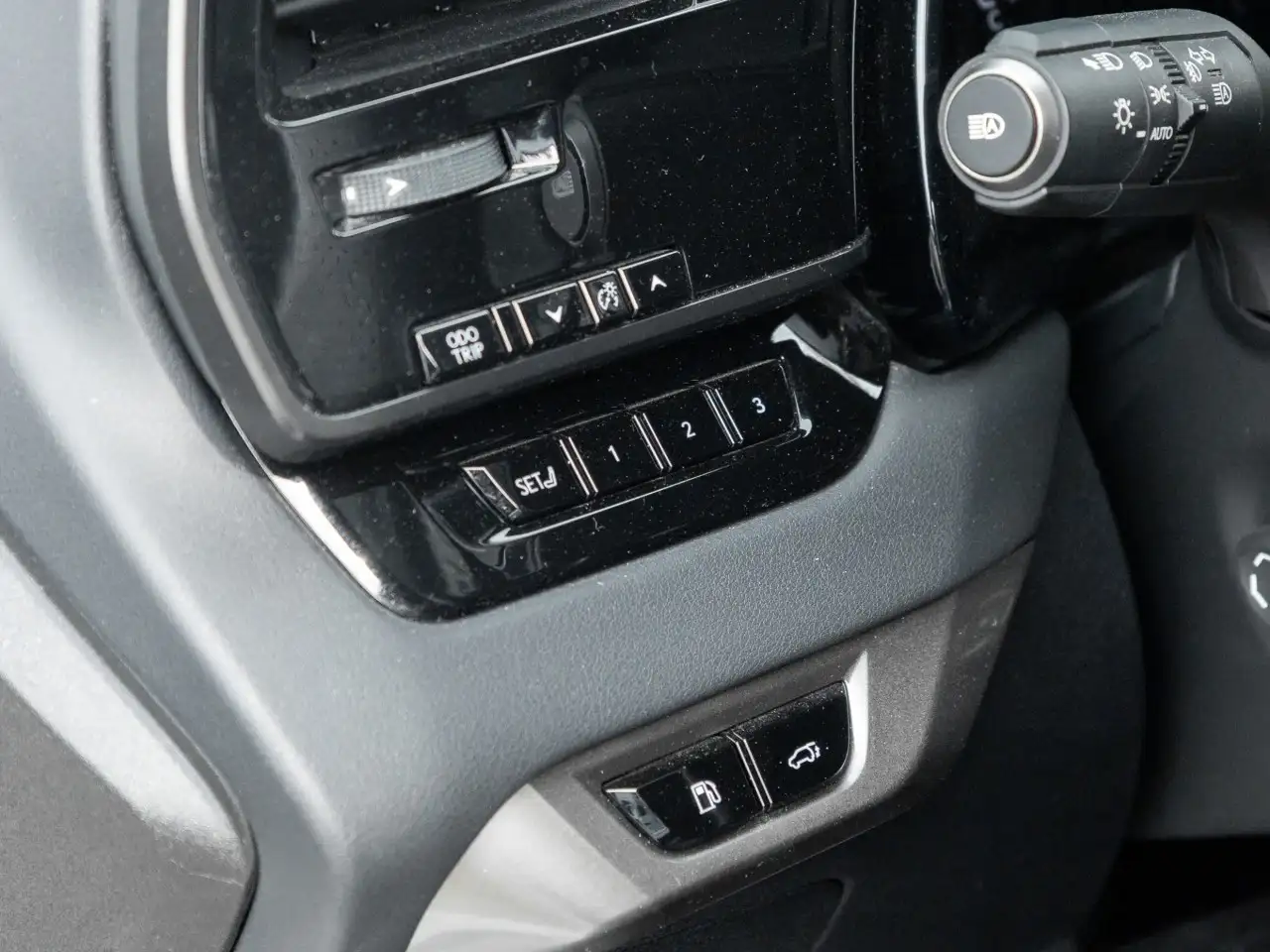 Lexus RX - Image 16