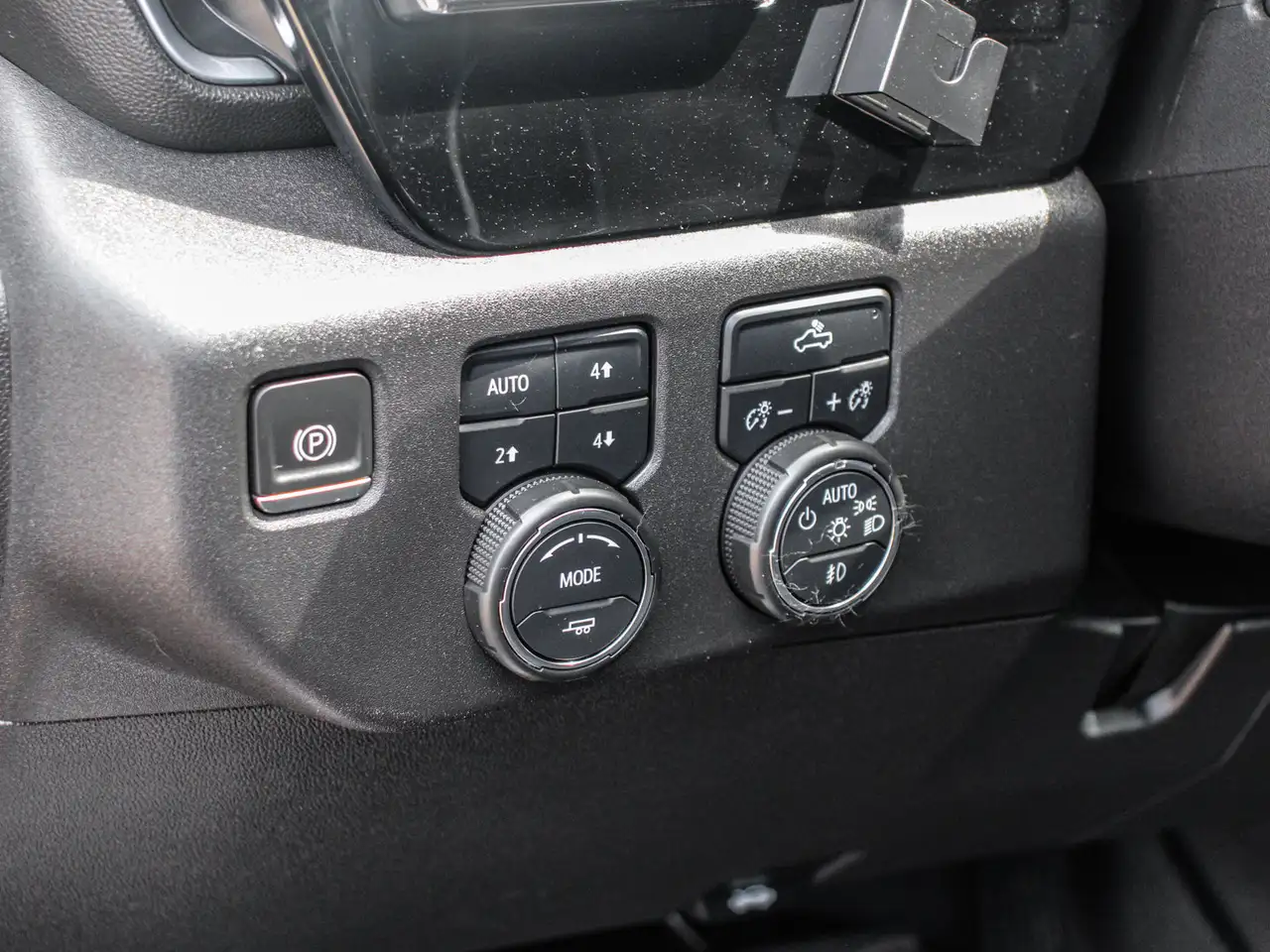 Chevrolet Silverado 1500 - Image 17
