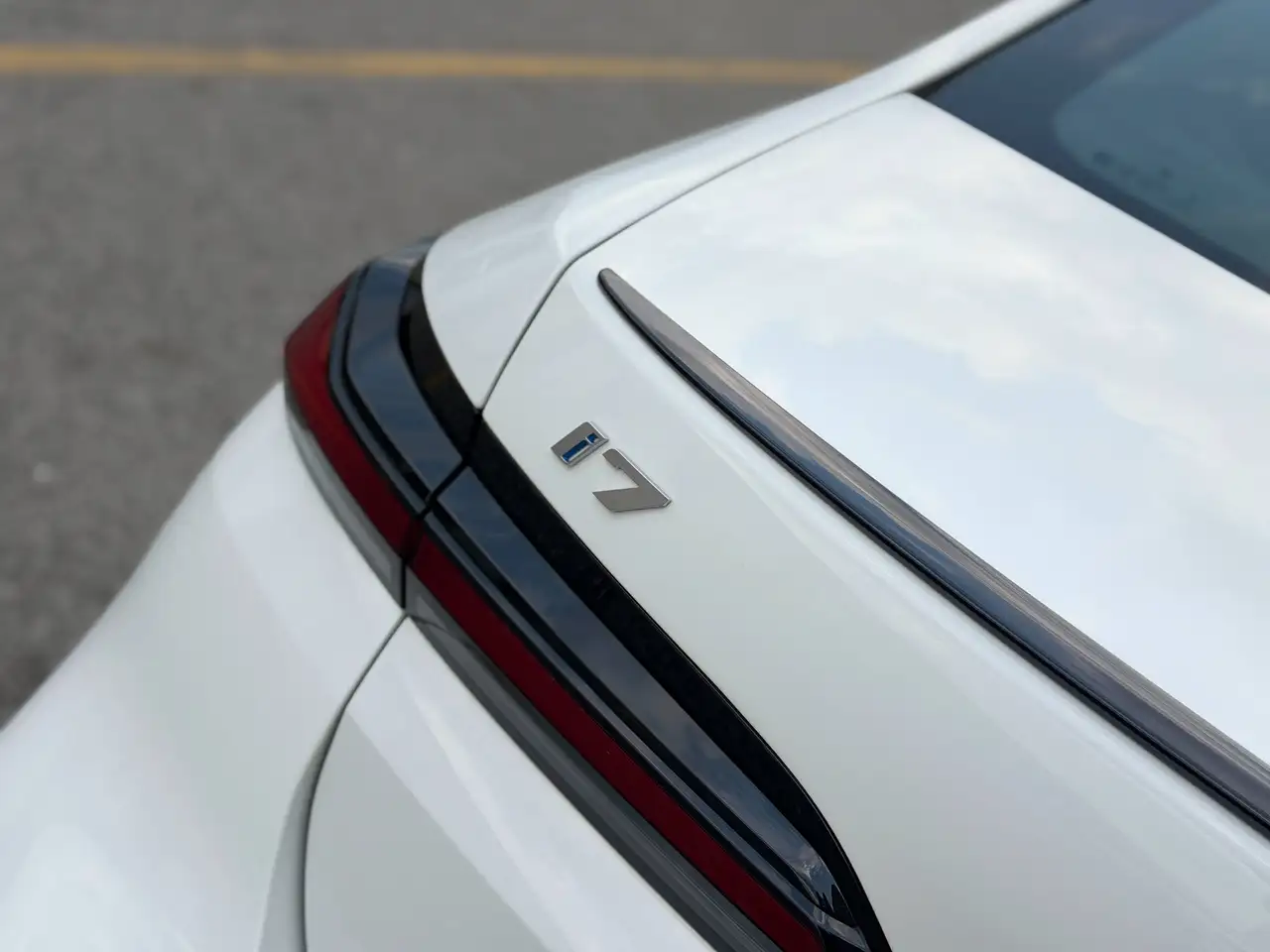 BMW i7 - Image 12