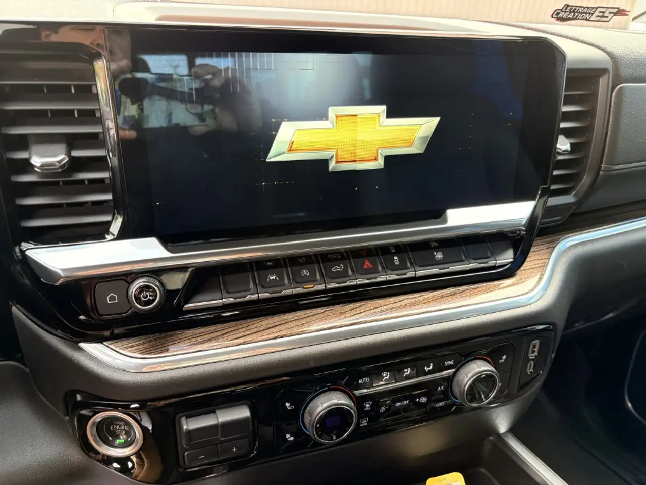 Chevrolet Silverado 1500 - Image 9