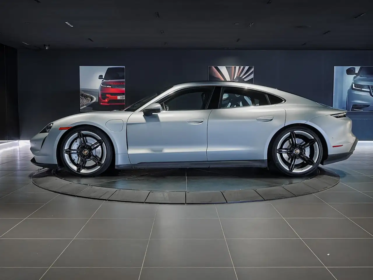 Porsche Taycan - Image 8