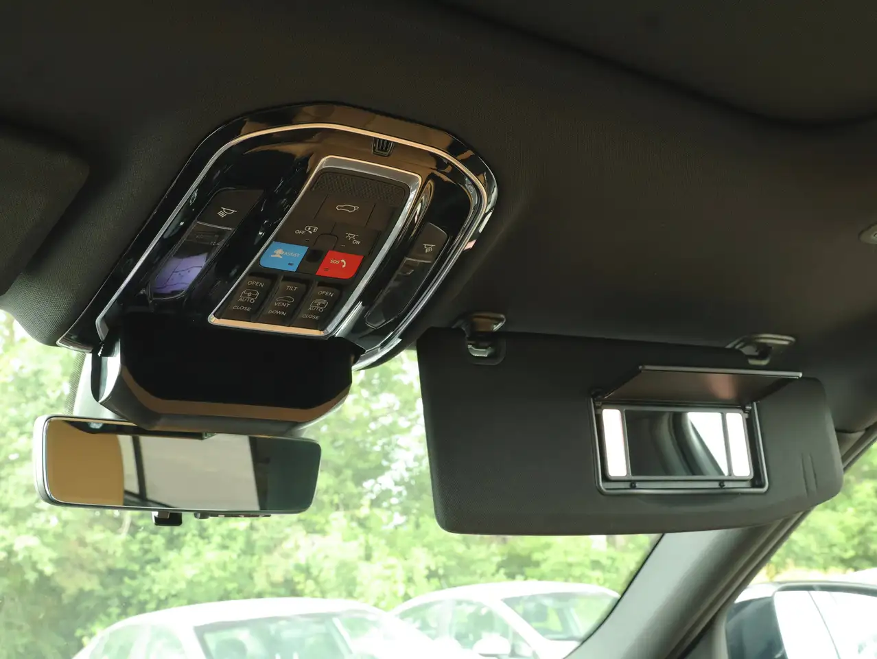 Jeep Grand Cherokee - Image 39