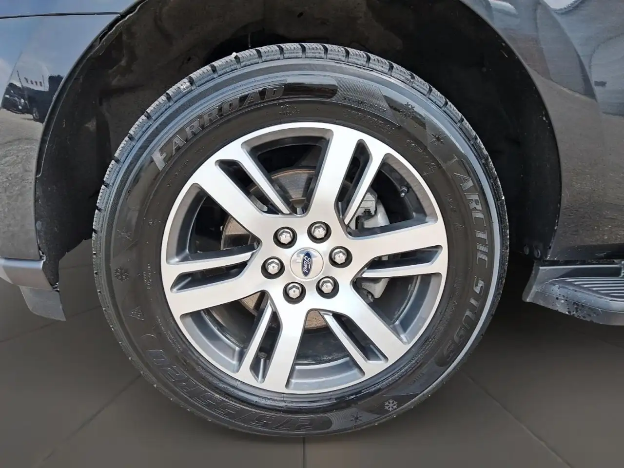 Ford Expedition - Image 7