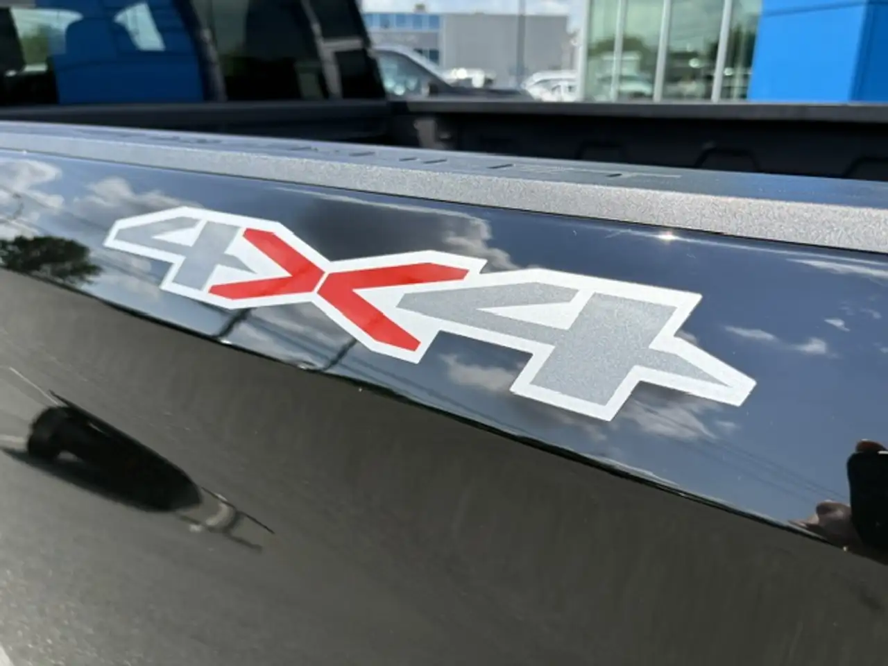 Chevrolet Silverado 1500 - Image 21