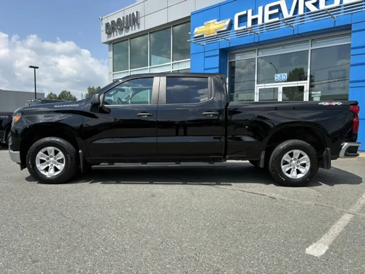 Chevrolet Silverado 1500 - Image 24