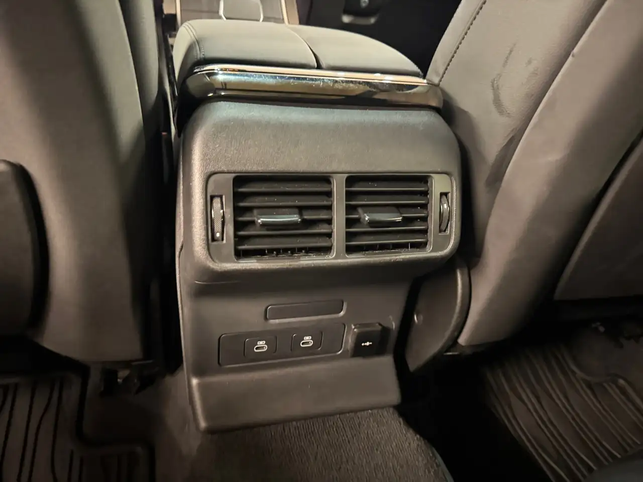 Land Rover Range Rover Velar - Image 28