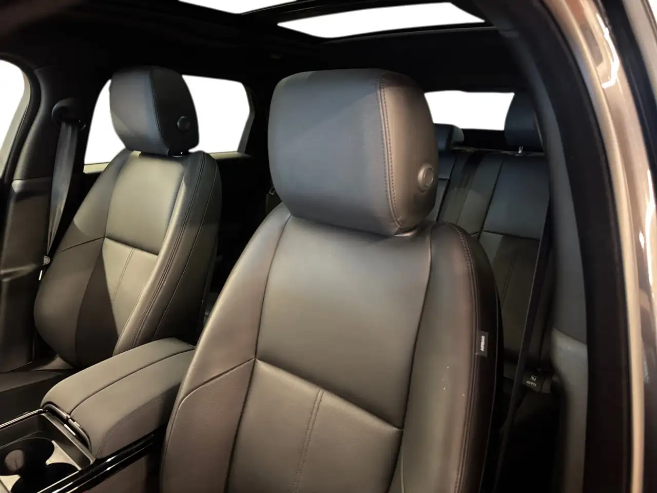 Land Rover Range Rover Velar - Image 26