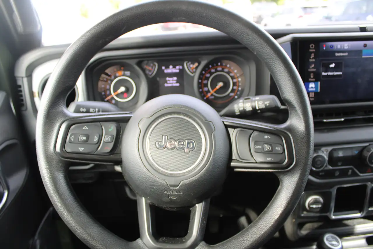 Jeep Wrangler - Image 11