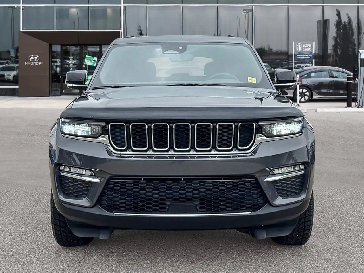 Jeep Grand Cherokee - Image 11