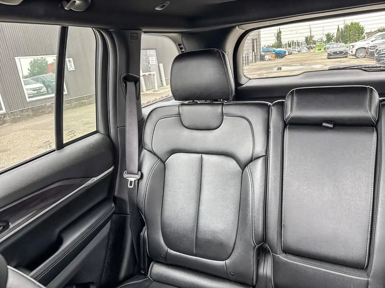 Jeep Grand Cherokee - Image 15
