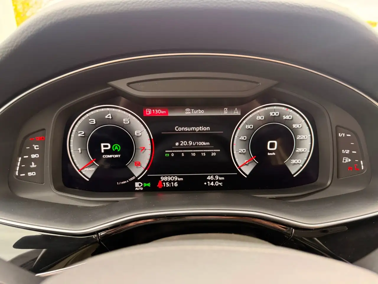 Audi Q7 - Image 21
