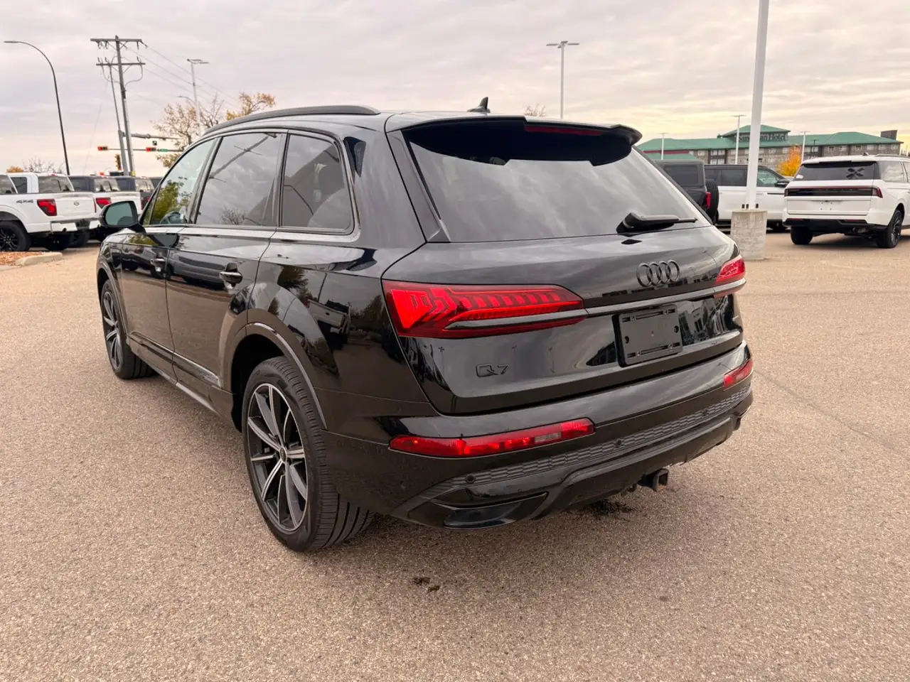 Audi Q7 - Image 8