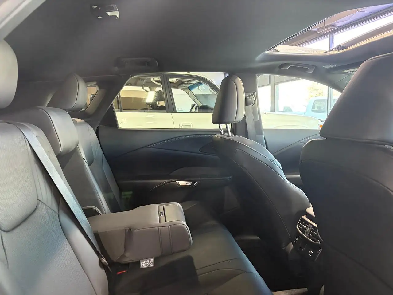 Lexus RX 350 - Image 24