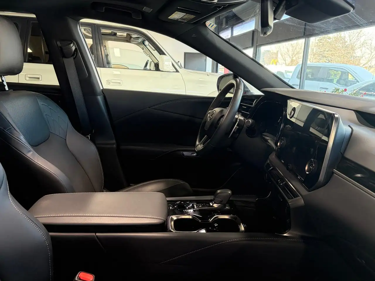 Lexus RX 350 - Image 25